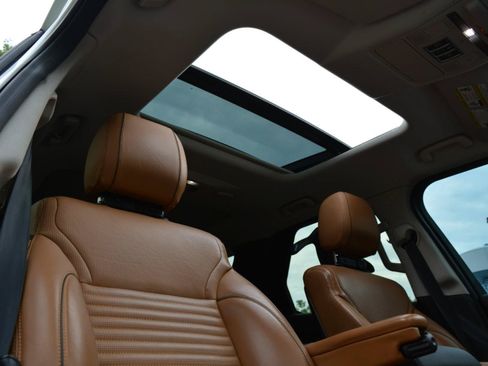 Used 2018 Land Rover Discovery HSE AWD/4WD image 23