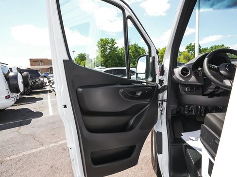Used 2026 Mercedes-Benz Sprinter 2500 image 10