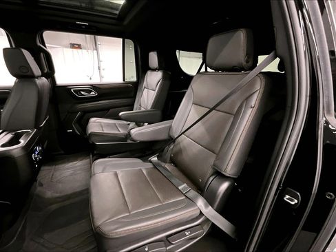 Used 2024 Chevrolet Suburban High Country AWD/4WD image 25