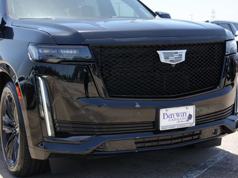 Certified 2022 Cadillac Escalade Sport Platinum w/ Heavy-Duty Trailer Package AWD/4WD image 26