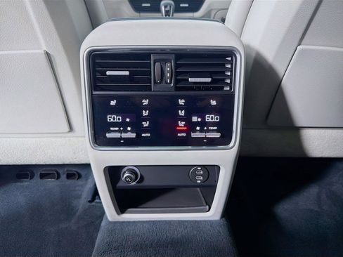 Used 2022 Porsche Cayenne S Platinum AWD/4WD image 23