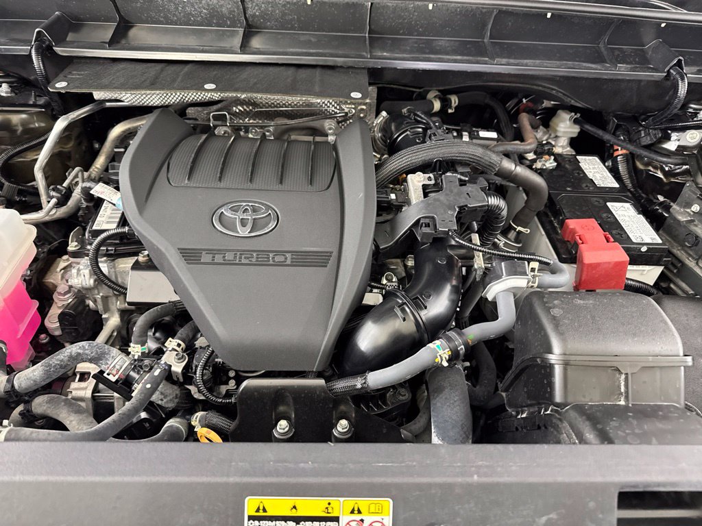 Used 2024 Toyota Highlander LE AWD/4WD image 28