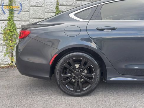 Used 2017 Chrysler 200 Limited Platinum w/ Comfort & Convenience Group image 12