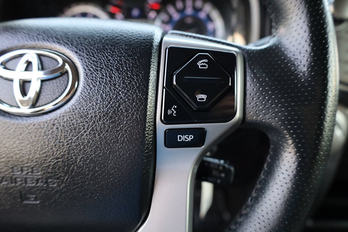 Used 2018 Toyota 4Runner SR5 AWD/4WD image 26