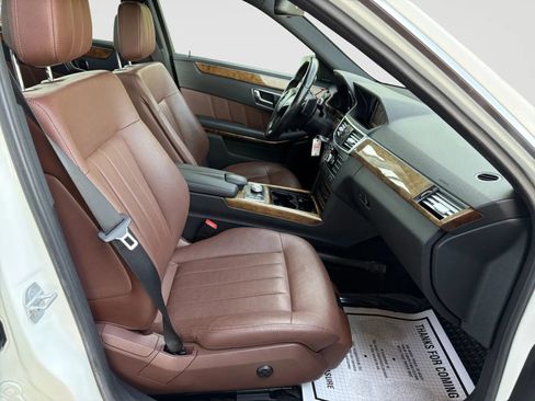 Used 2011 Mercedes-Benz E 550 4MATIC Sedan image 20