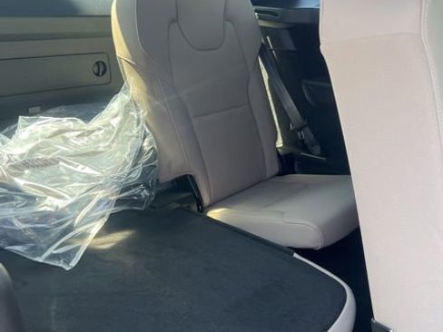 New 2026 Volvo XC90 B5 Core w/ Protection Package Premier image 32