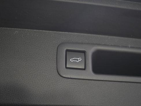 Used 2025 Toyota Highlander XSE AWD/4WD image 11