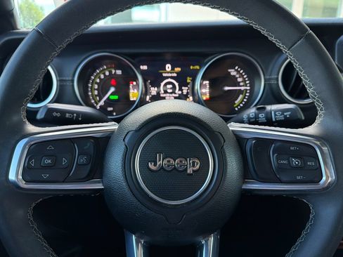 Used 2023 Jeep Wrangler Unlimited Sahara AWD/4WD image 27