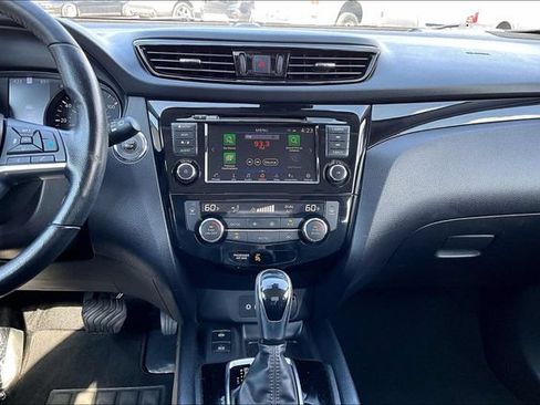 Used 2022 Nissan Rogue Sport SL AWD/4WD image 6