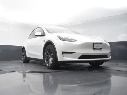 Used 2022 Tesla Model Y Long Range AWD/4WD image 38