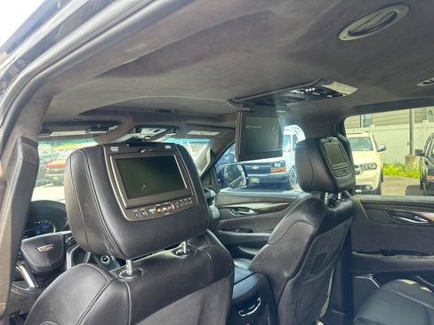 Used 2016 Cadillac Escalade Platinum AWD/4WD image 14