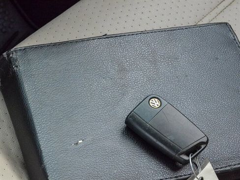 Used 2017 Volkswagen Golf Alltrack S image 32