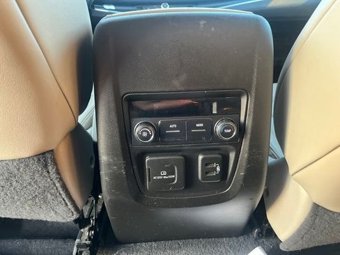 Used 2018 Buick Enclave Essence FWD image 13