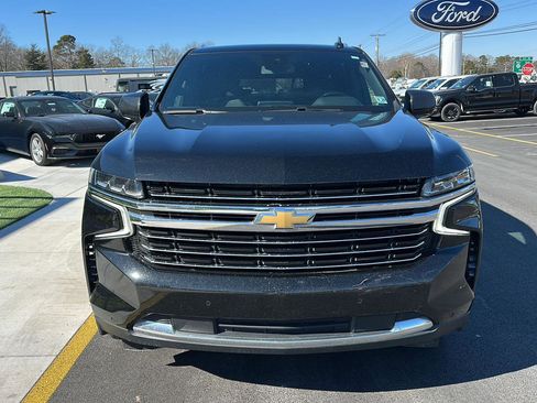 Used 2024 Chevrolet Suburban LT image 2