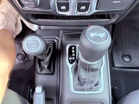 Used 2025 Jeep Wrangler Sport image 17