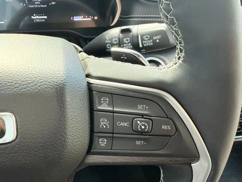 Used 2023 Jeep Grand Cherokee L Limited w/ Luxury Tech Group II image 24