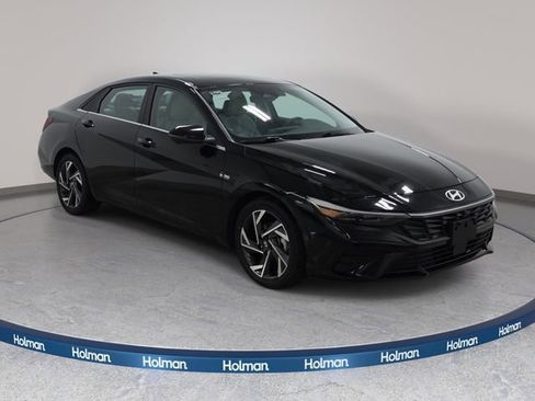 Used 2024 Hyundai Elantra Limited FWD image 4