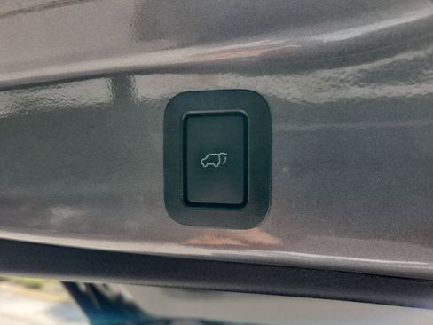 Used 2019 Toyota Highlander Limited AWD/4WD image 9