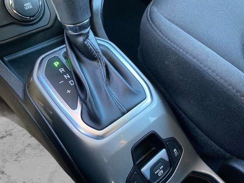 Used 2022 Jeep Renegade Latitude w/ Convenience Group image 16