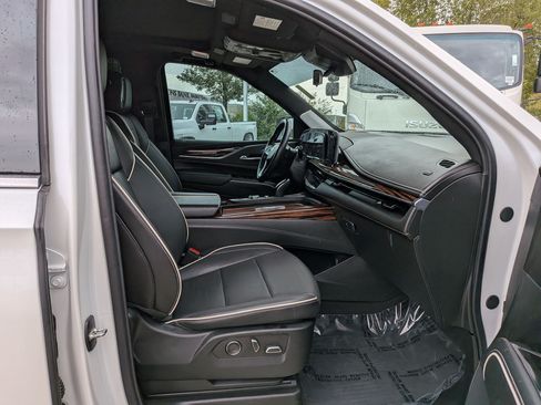 Used 2024 Cadillac Escalade Premium Luxury w/ Performance Package AWD/4WD image 29