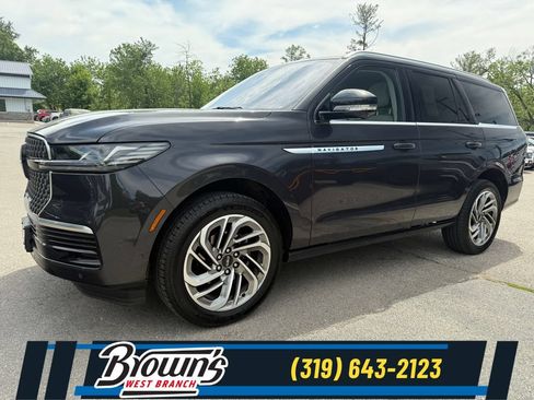 Used 2025 Lincoln Navigator Reserve AWD/4WD image 1