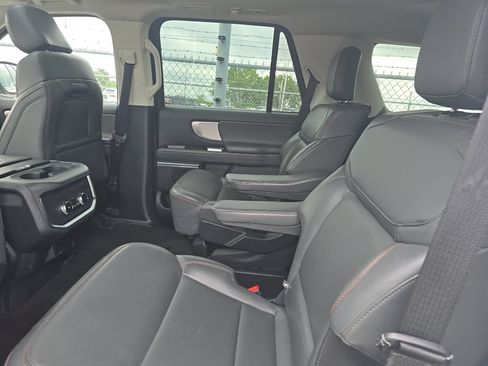 Used 2025 Ford Expedition Active AWD/4WD image 12