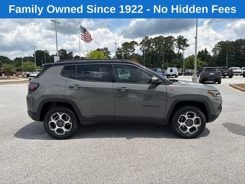 Certified 2022 Jeep Compass Trailhawk w/ Trailhawk Elite Group AWD/4WD image 8