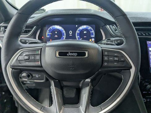 Used 2023 Jeep Grand Cherokee Altitude AWD/4WD image 13