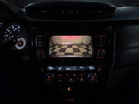 Used 2019 Nissan Rogue SV image 26