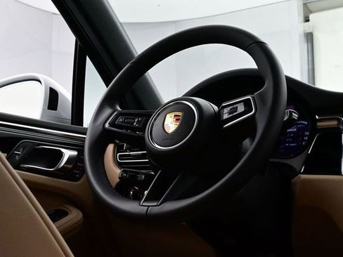 New 2026 Porsche Macan image 21