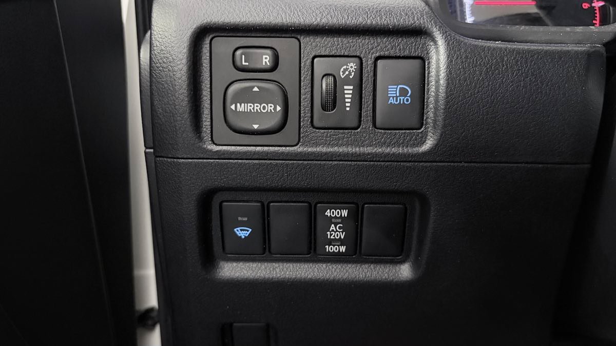 Used 2021 Toyota 4Runner SR5 Premium w/ Moonroof Package RWD image 24