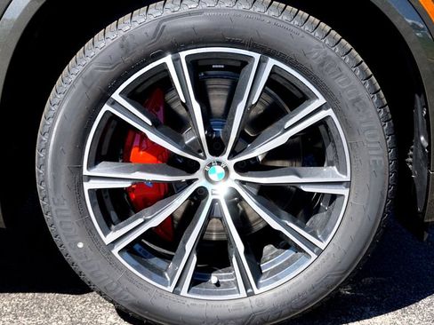 New 2026 BMW X5 xDrive40i w/ M Sport Package AWD/4WD image 3