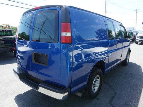 Used 2018 Chevrolet Express 2500 w/ Driver Convenience Package RWD image 6