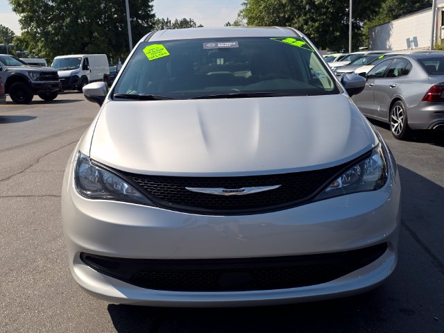 Used 2022 Chrysler Voyager LX FWD image 8