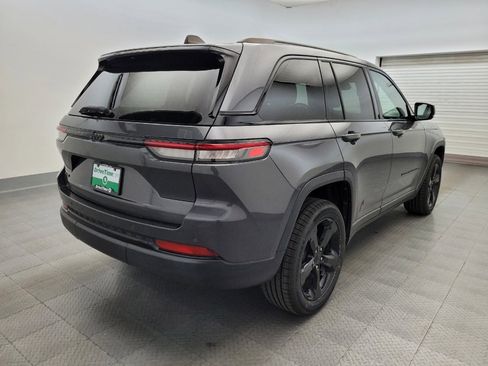 Used 2023 Jeep Grand Cherokee Altitude AWD/4WD image 9