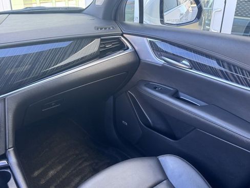 Used 2023 Cadillac XT6 Premium Luxury w/ Technology Package image 22