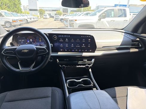 Used 2025 Chevrolet Traverse LT AWD/4WD image 30
