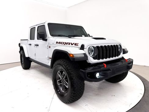 Used 2024 Jeep Gladiator Mojave AWD/4WD image 12