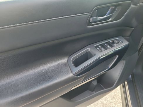 Used 2025 Nissan Pathfinder SV FWD image 18