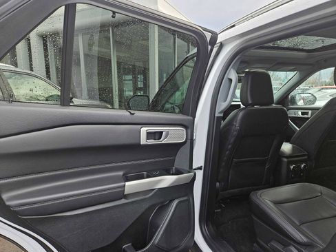 Used 2023 Ford Explorer Limited image 18
