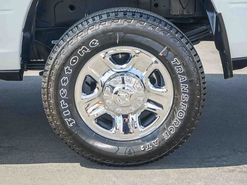 Used 2024 RAM 3500 Tradesman w/ Chrome Appearance Group AWD/4WD image 8