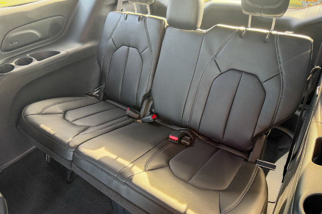 New 2026 Chrysler Pacifica Select AWD/4WD image 22