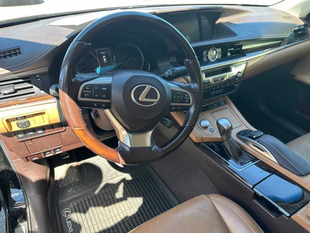 Used 2016 Lexus ES 350 w/ Luxury Package w/Wood Trim FWD image 5
