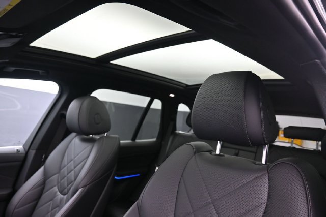Used 2023 BMW X5 xDrive40i w/ Premium Package AWD/4WD image 19