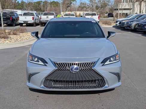 Used 2019 Lexus ES 300h w/ Premium Package image 8
