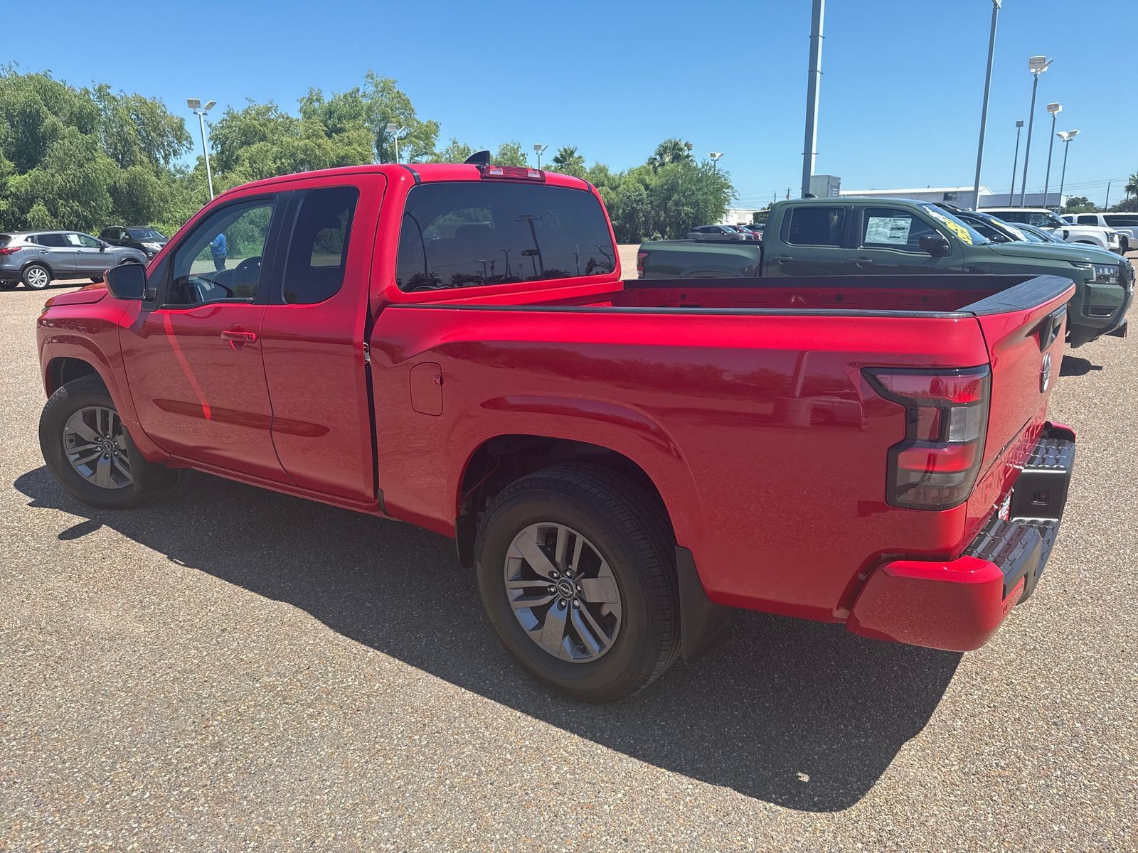 Used 2025 Nissan Frontier SV RWD image 5
