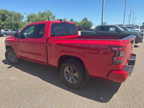 Used 2025 Nissan Frontier SV RWD image 5