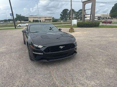 Used 2019 Ford Mustang GT RWD image 3