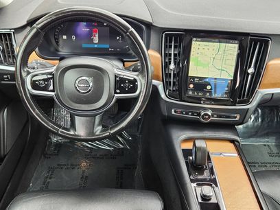 Used 2022 Volvo S90 B6 Momentum
