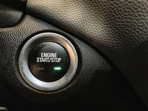 Used 2020 Chevrolet Equinox LS w/ LS Convenience Package image 16